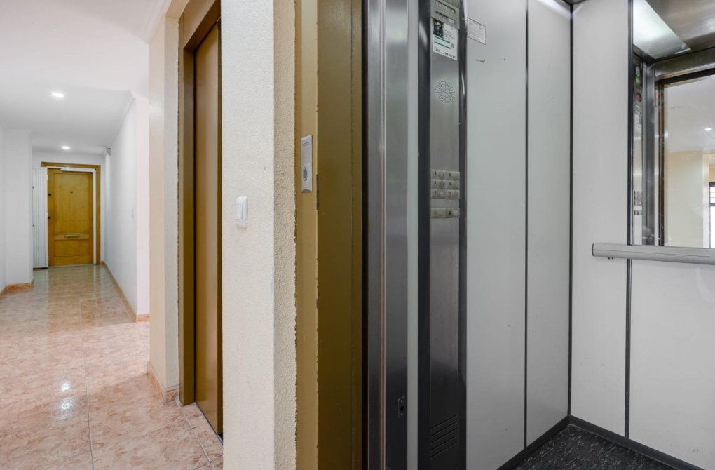 Resale - Apartment - Torrevieja - Playa del cura