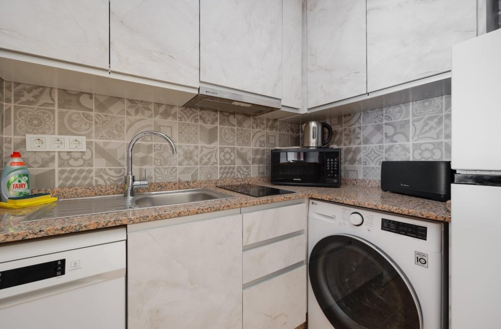 Resale - Apartment - Torrevieja - Playa del cura