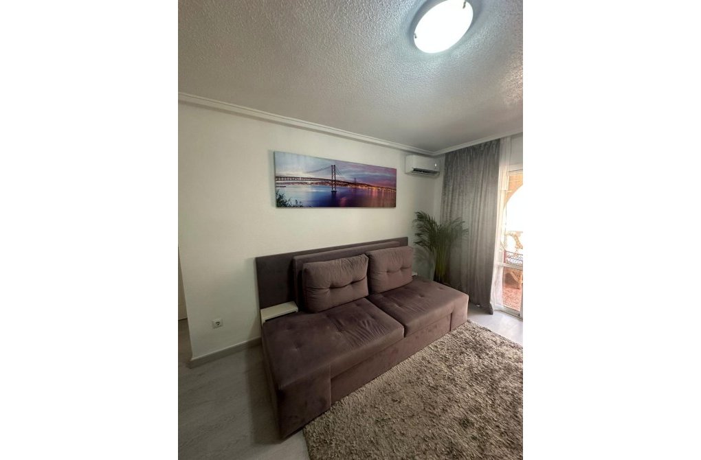 Resale - Apartment - Torrevieja - Parque de las Naciones