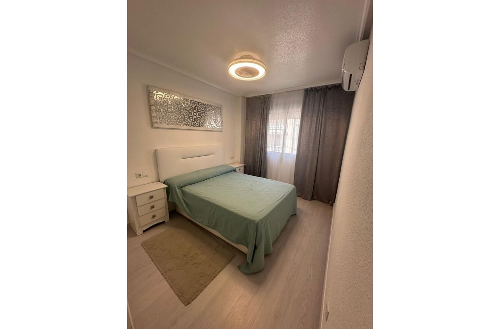 Resale - Apartment - Torrevieja - Parque de las Naciones