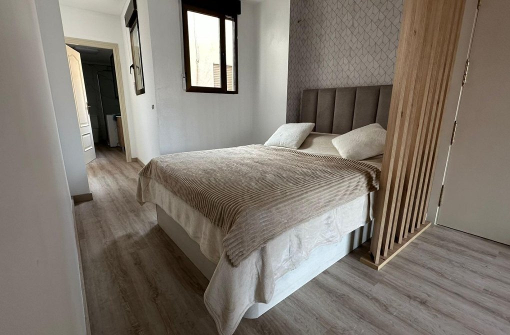 Resale - Apartment - Torrevieja - Estacion de autobuses