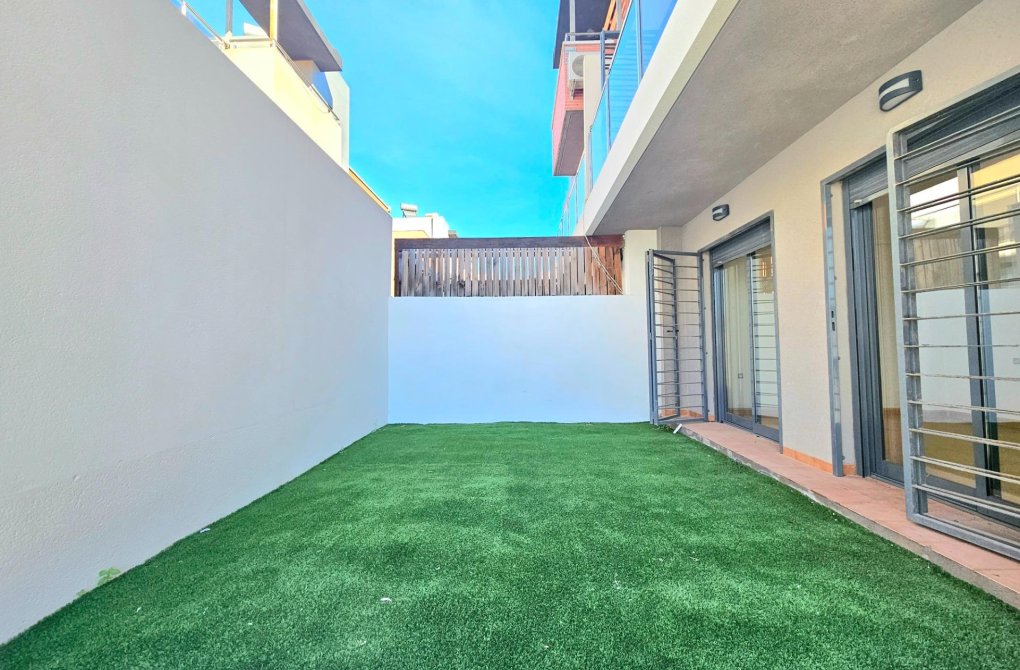 Resale - Chalet - Torrevieja - Aguas Nuevas