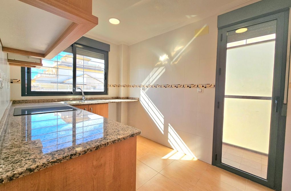 Resale - Chalet - Torrevieja - Aguas Nuevas