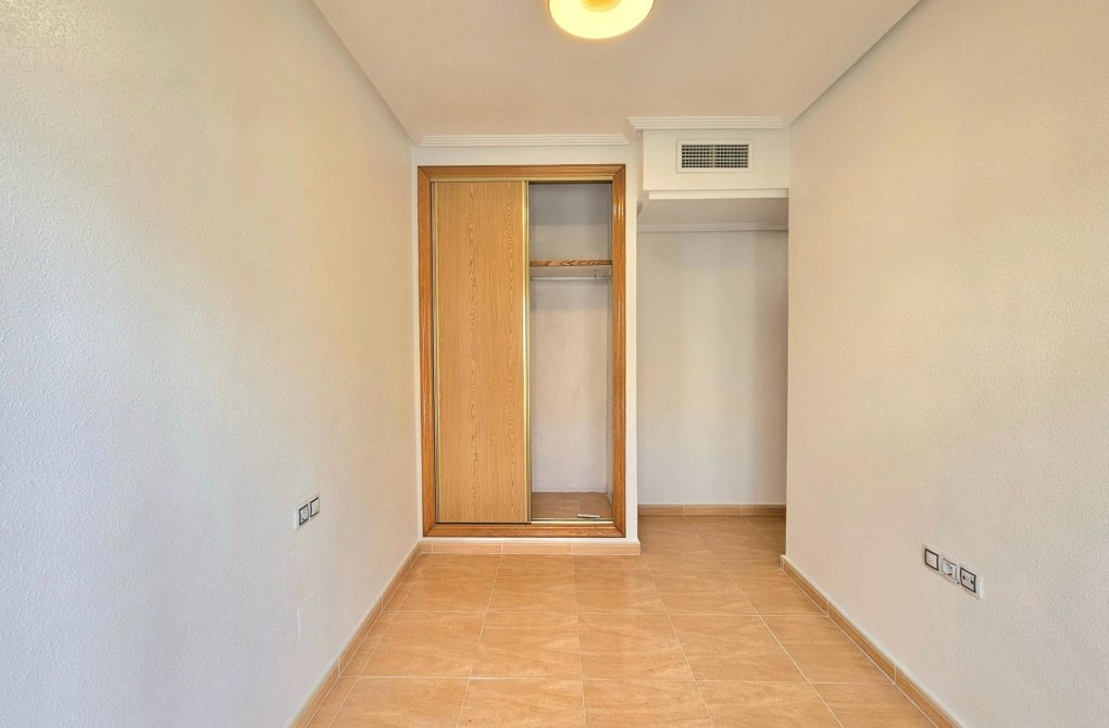 Resale - Chalet - Torrevieja - Aguas Nuevas