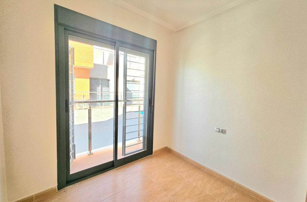 Resale - Chalet - Torrevieja - Aguas Nuevas