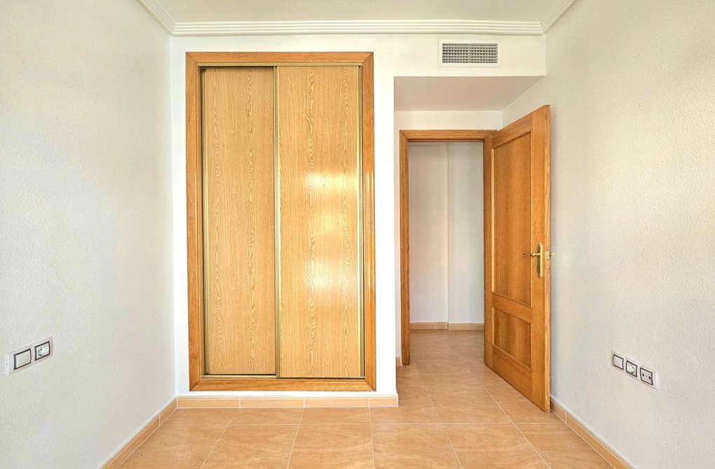 Resale - Chalet - Torrevieja - Aguas Nuevas