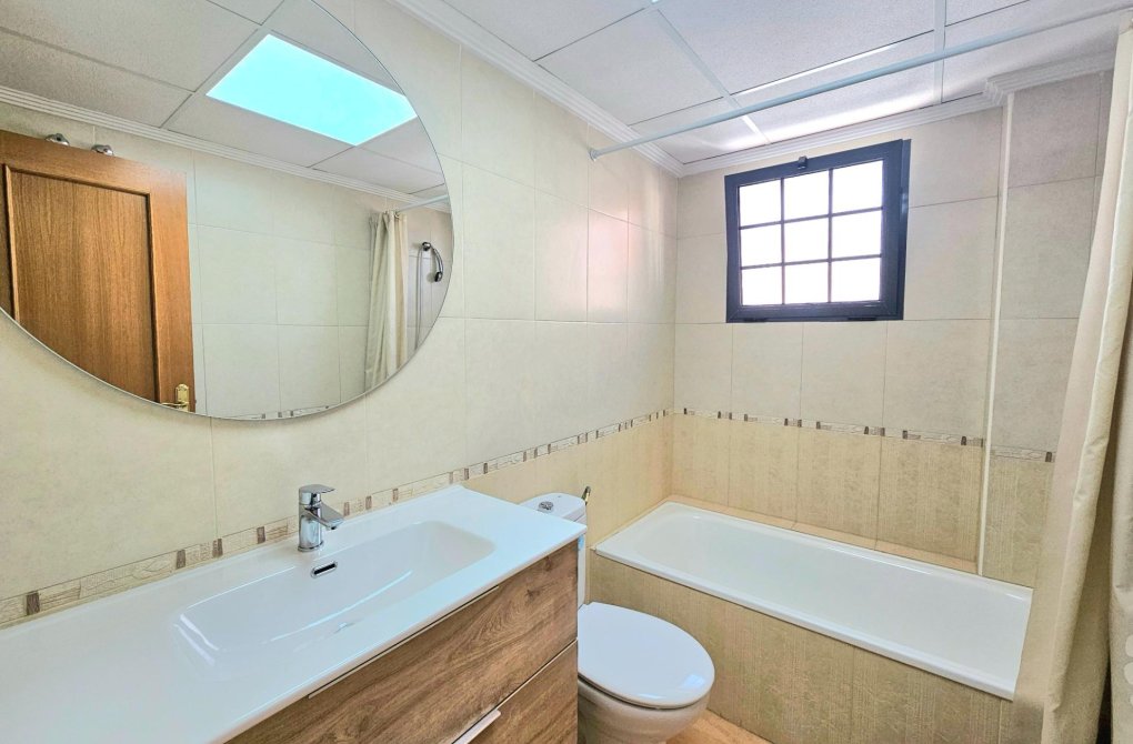 Resale - Chalet - Torrevieja - Aguas Nuevas