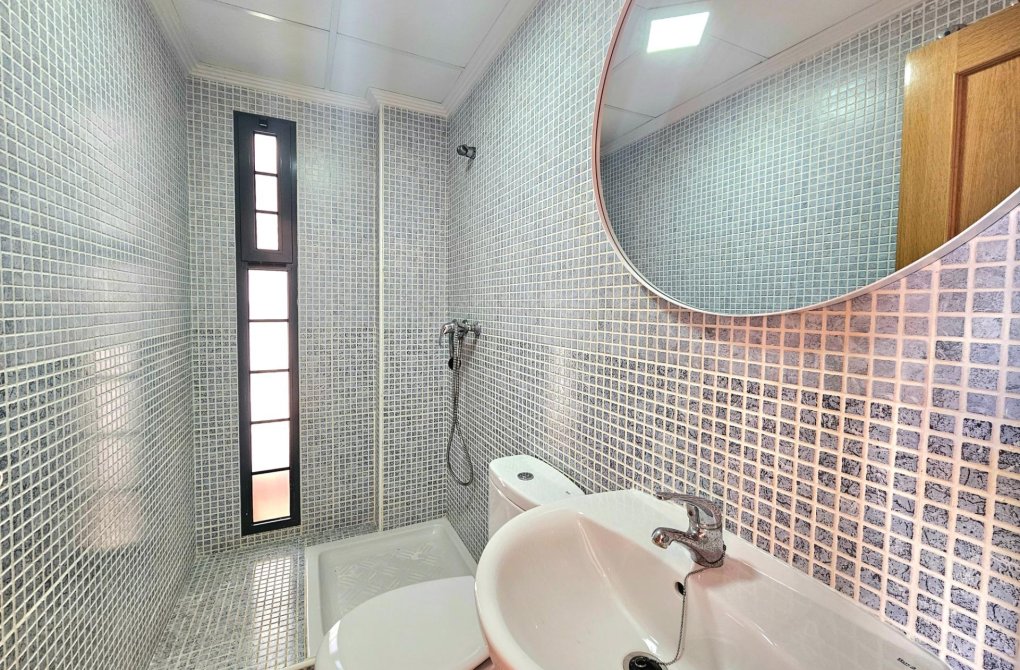 Resale - Chalet - Torrevieja - Aguas Nuevas