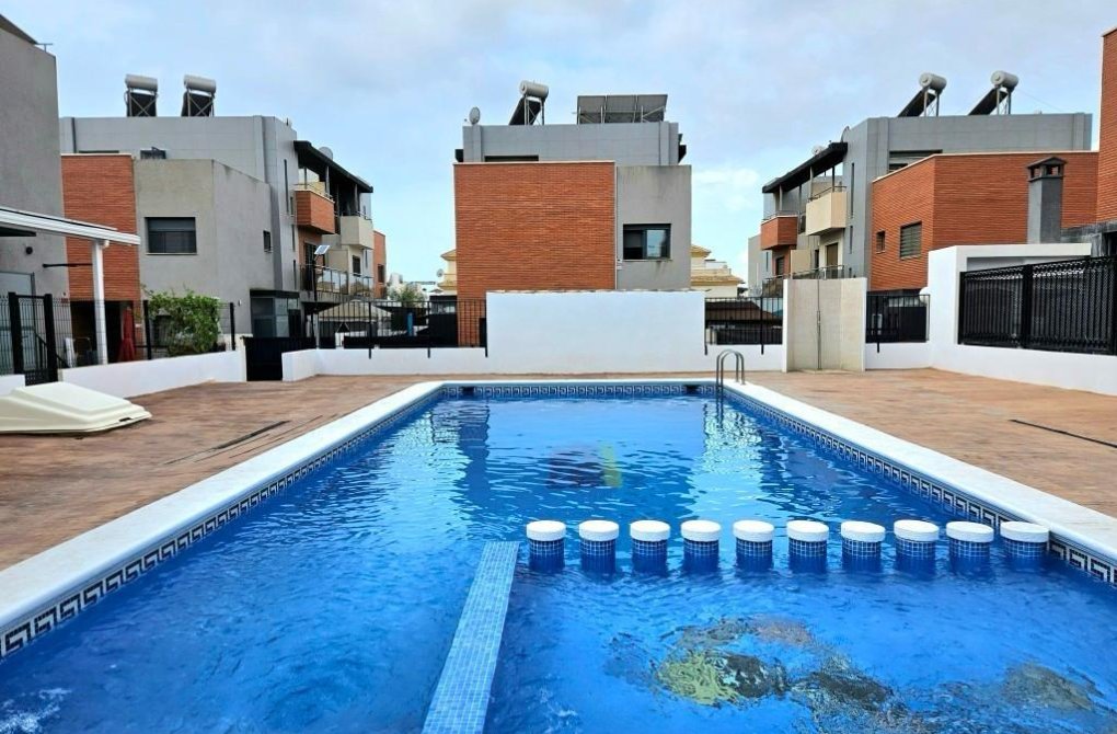 Resale - Chalet - Torrevieja - Aguas Nuevas