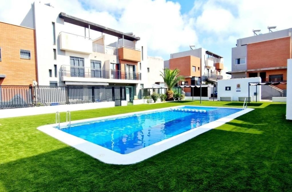 Resale - Chalet - Torrevieja - Aguas Nuevas