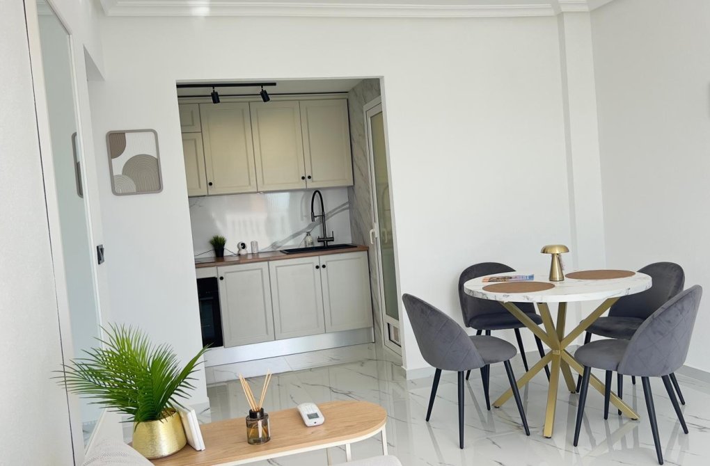 Resale - Apartment - Orihuela Costa - La Regia