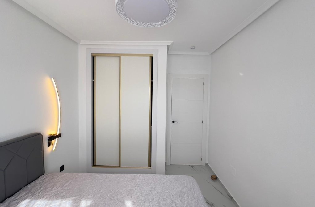 Resale - Apartment - Orihuela Costa - La Regia