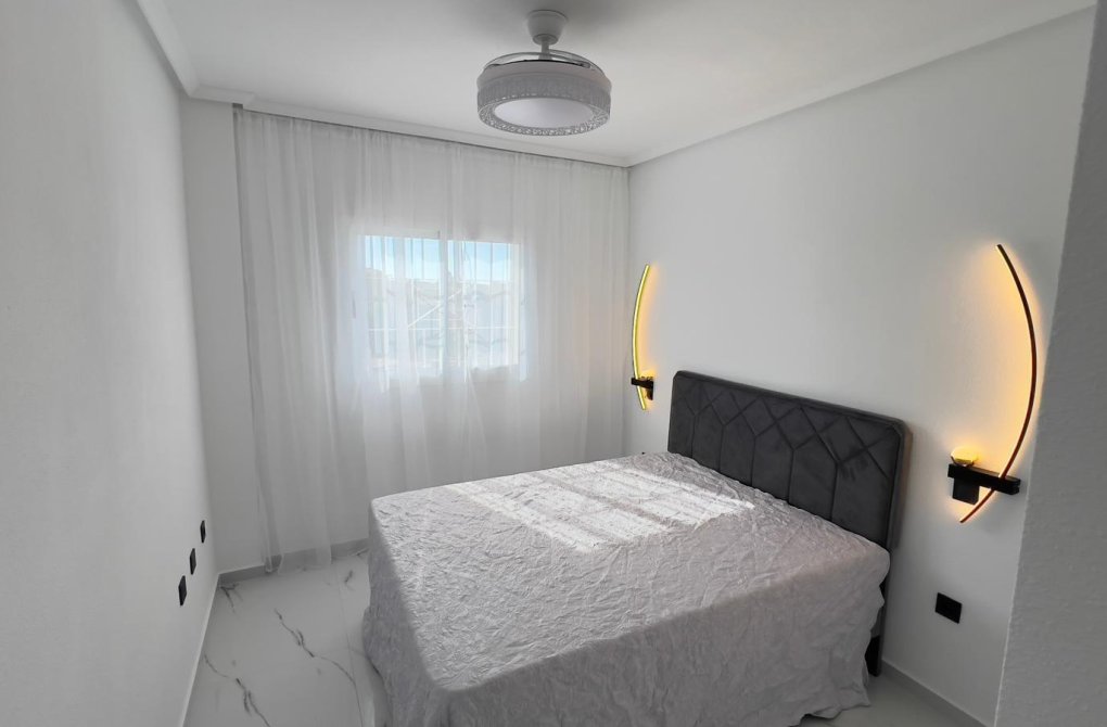 Resale - Apartment - Orihuela Costa - La Regia