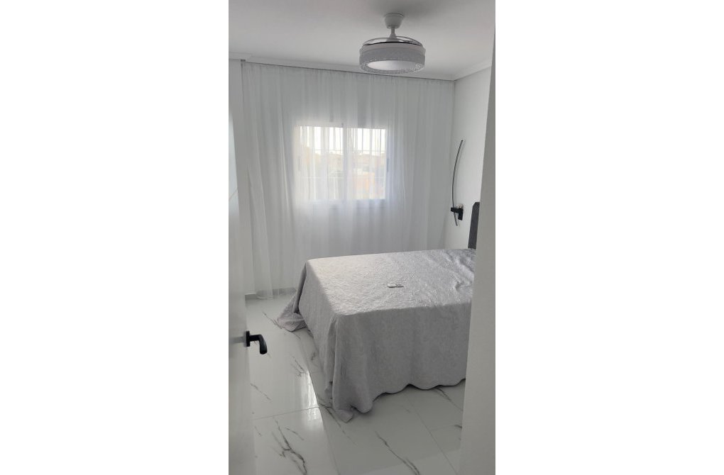 Resale - Apartment - Orihuela Costa - La Regia