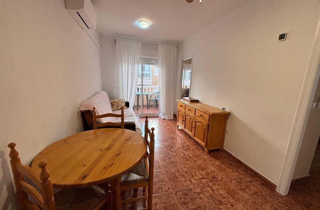 Resale - Apartment - Torrevieja - Habaneras