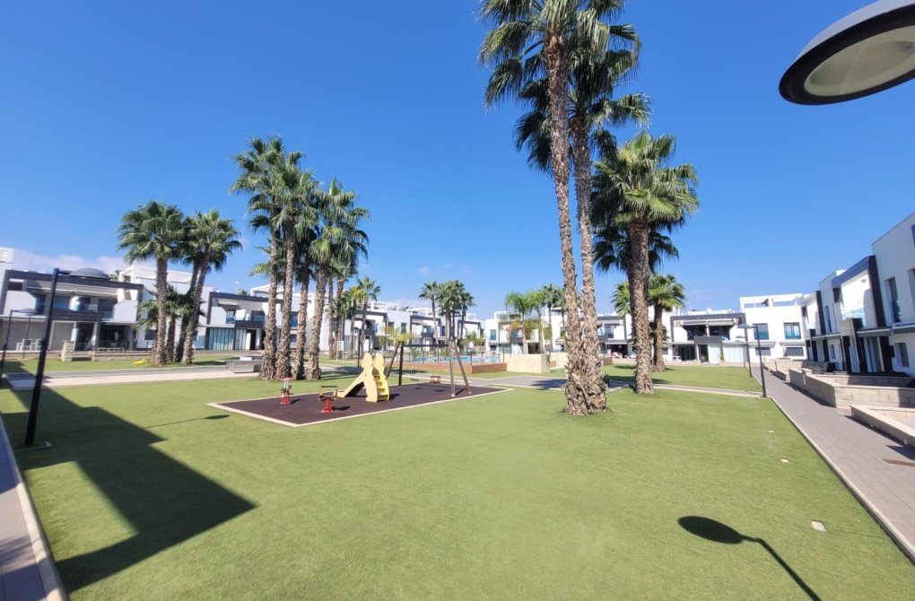 Resale - Bungalow - Orihuela Costa - La Zenia