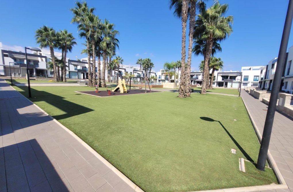 Resale - Bungalow - Orihuela Costa - La Zenia