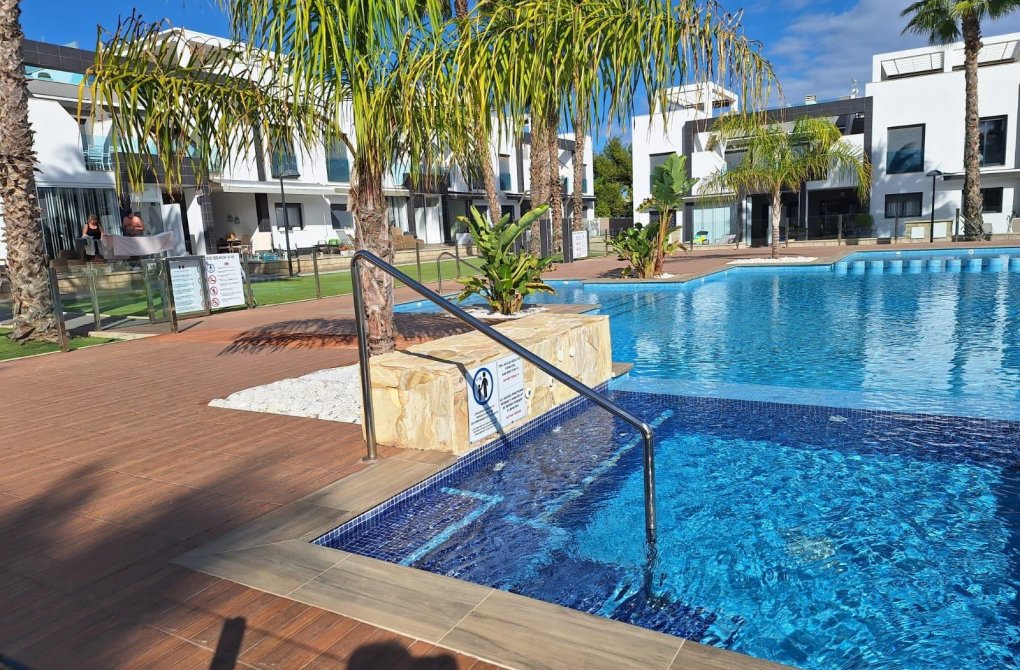 Resale - Bungalow - Orihuela Costa - La Zenia