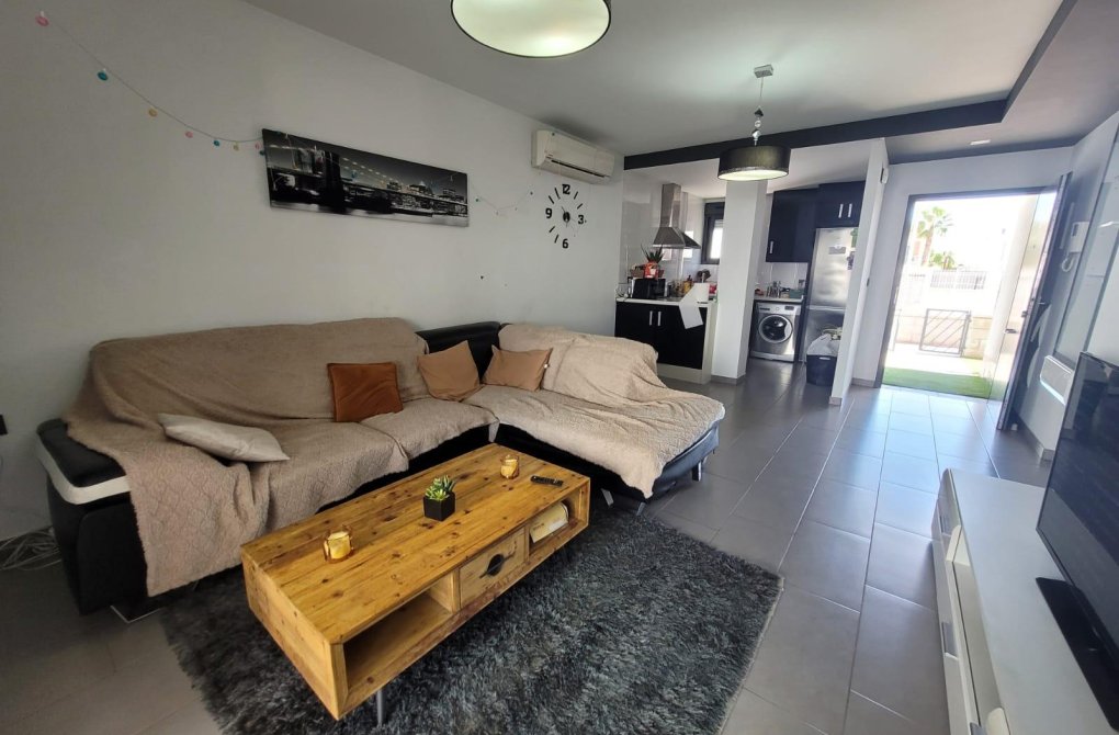 Resale - Bungalow - Orihuela Costa - La Zenia