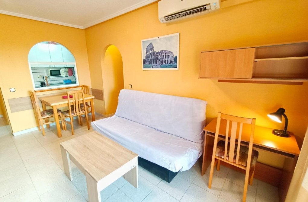 Resale - Apartment - Torrevieja - Acequion