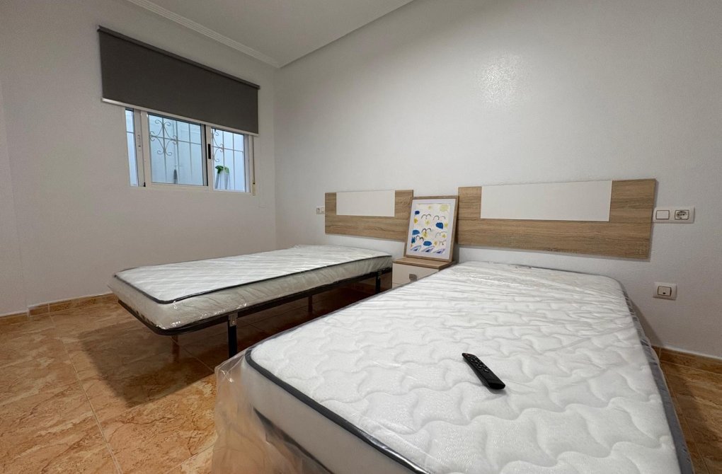 Resale - Bungalow - Torrevieja - Parque Acuático - Sector 25