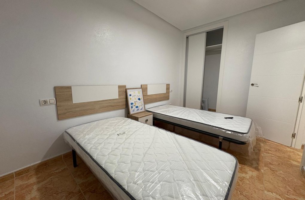 Resale - Bungalow - Torrevieja - Parque Acuático - Sector 25