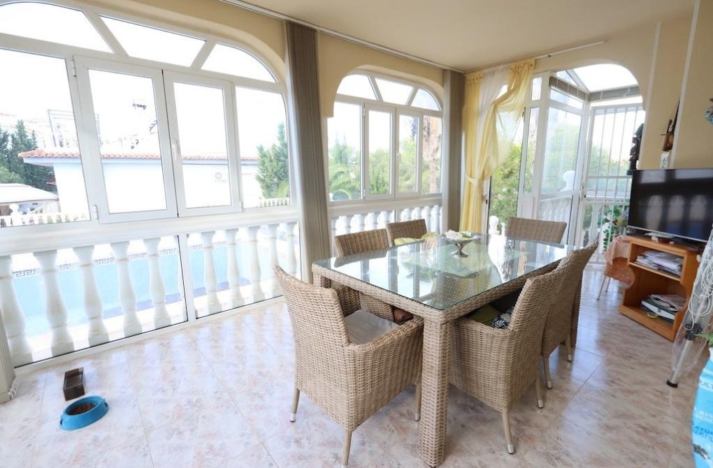 Resale - Chalet - Orihuela Costa - Villamartín-Las Filipinas