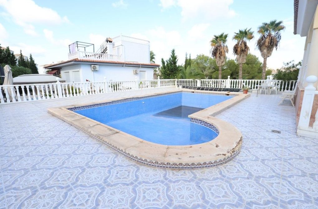 Resale - Chalet - Orihuela Costa - Villamartín-Las Filipinas