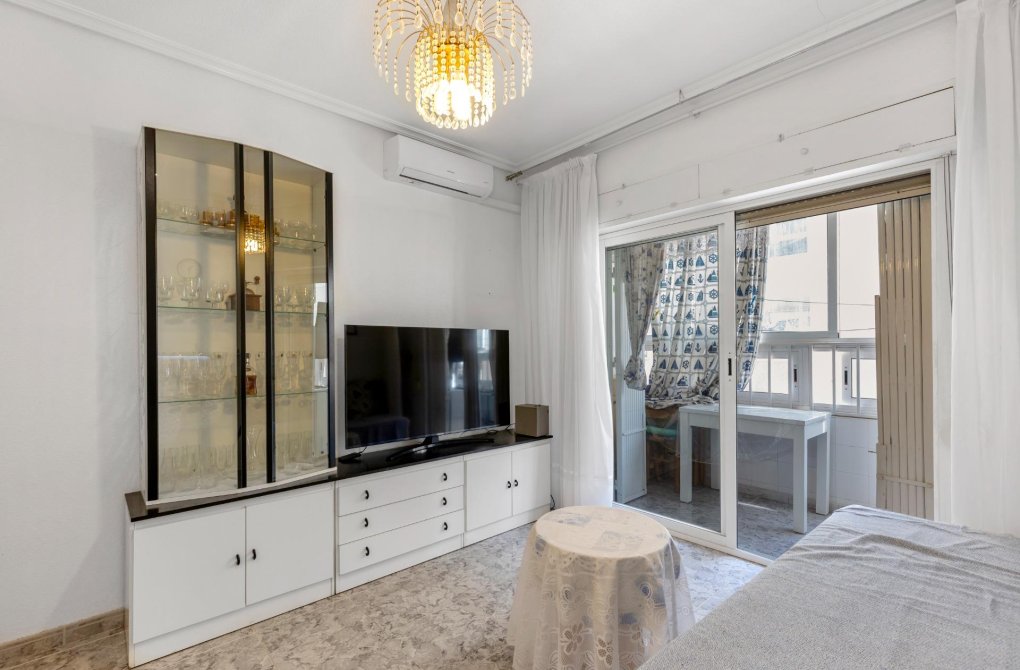 Resale - Apartment - Torrevieja - Centro - Muelle Pesquero