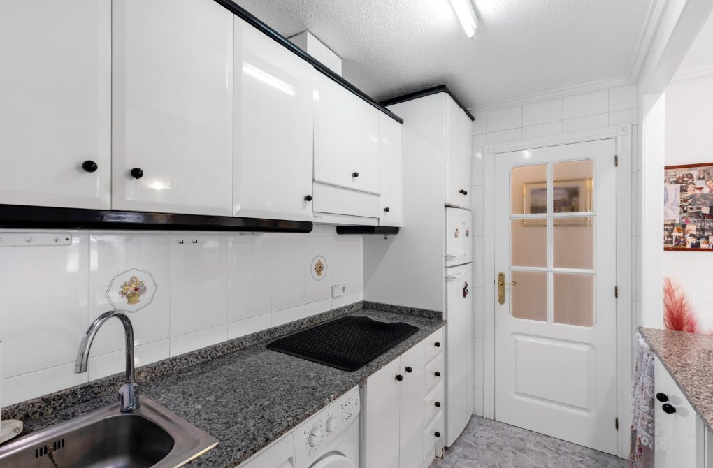 Resale - Apartment - Torrevieja - Centro - Muelle Pesquero