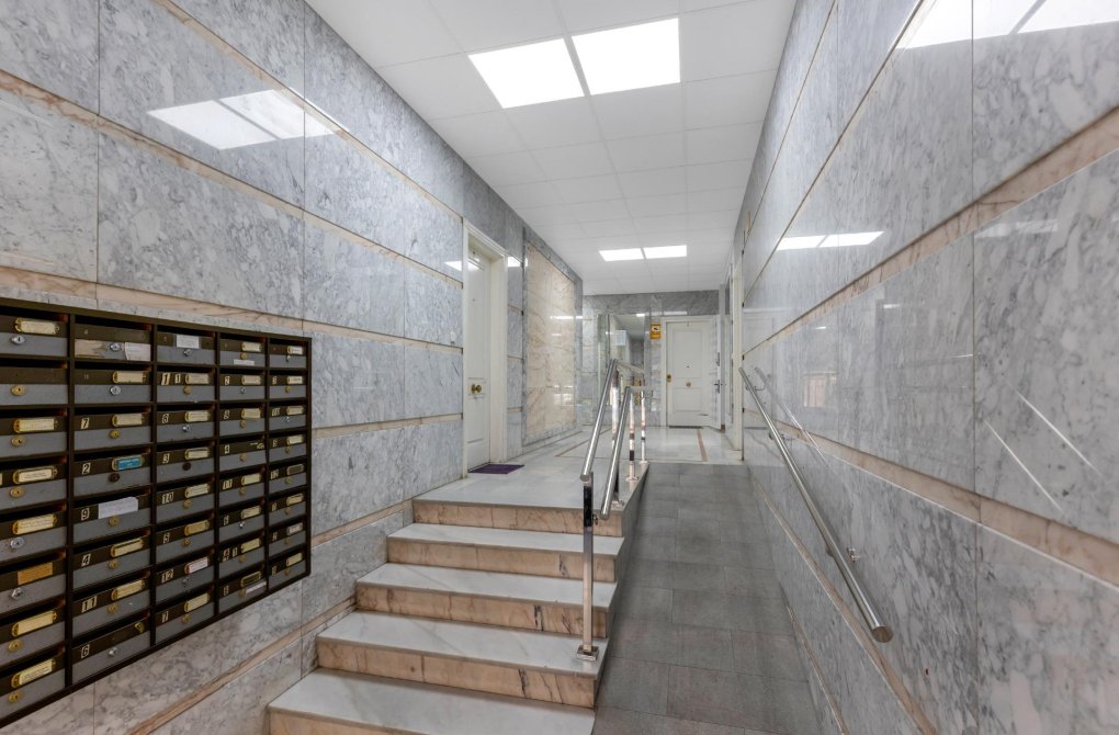 Resale - Apartment - Torrevieja - Centro - Muelle Pesquero