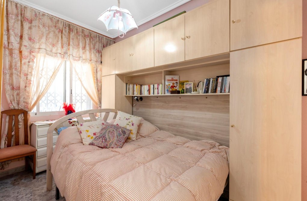 Resale - Apartment - Torrevieja - Centro - Muelle Pesquero