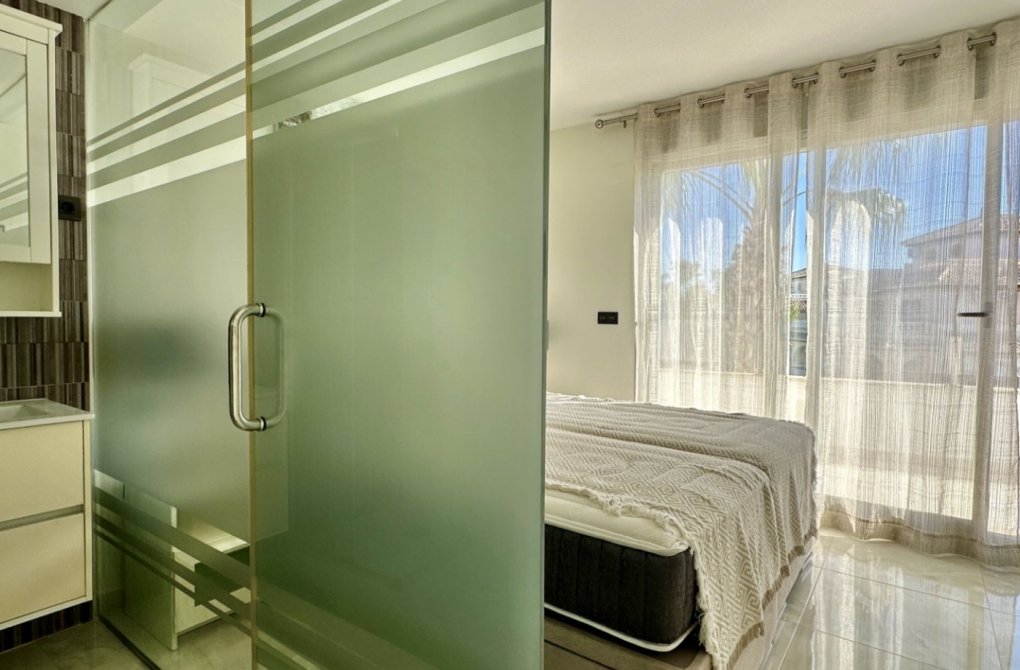 Reventa - Villa independiente - Orihuela Costa - Lomas de Cabo Roig