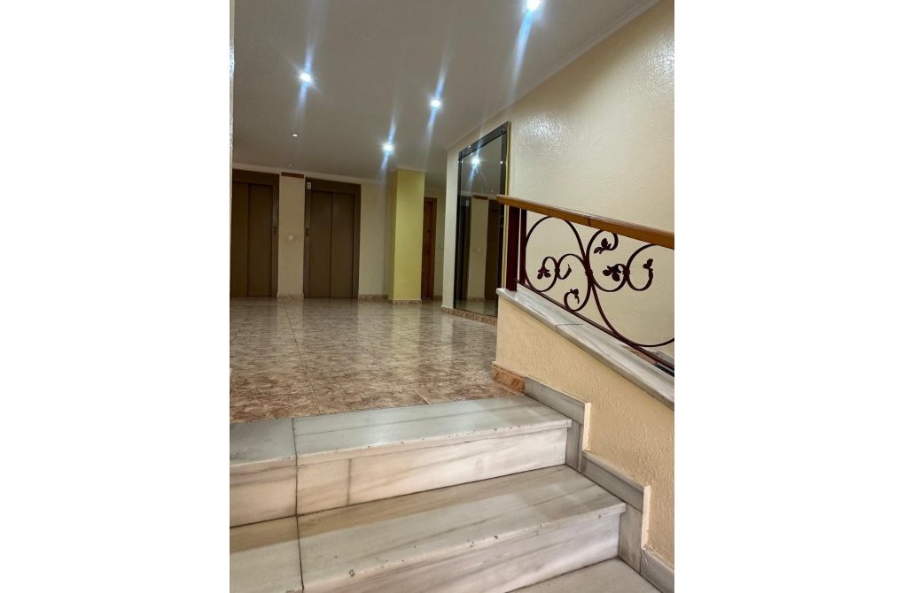 Resale - Apartment - Torrevieja - Playa del cura