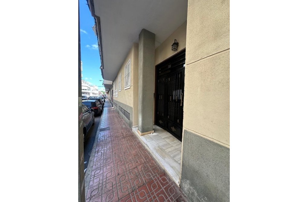 Resale - Apartment - Torrevieja - Playa del cura