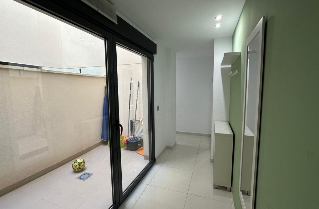 Resale - Apartment - Torrevieja - Habaneras