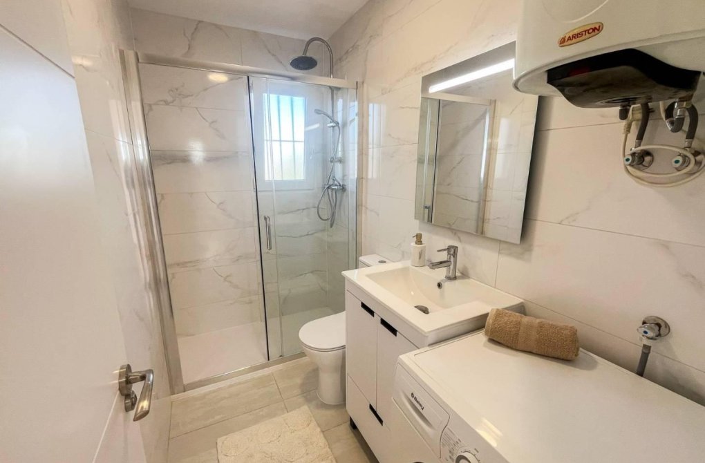 Resale - Apartamento - Torrevieja - Punta prima