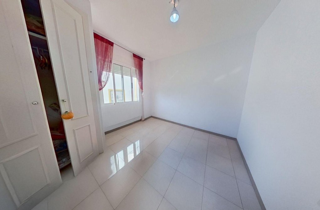 Resale - Bungalow - Orihuela Costa - Los Almendros-La Florida