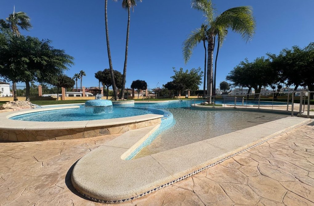 Resale - Bungalow - Orihuela Costa - Los Almendros-La Florida