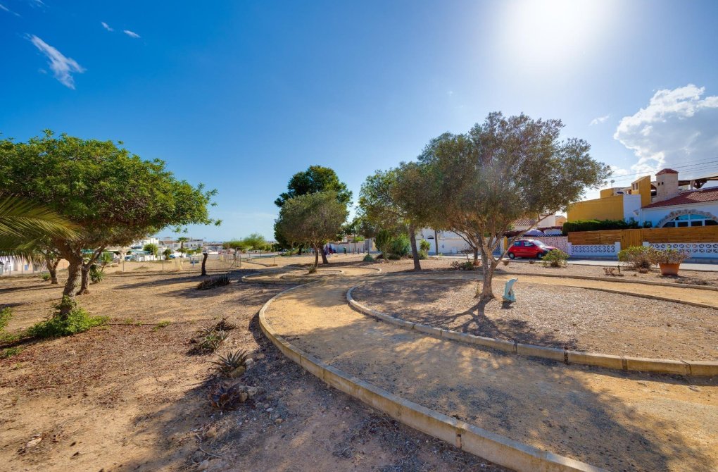 Resale - Bungalow - Orihuela Costa - Los Almendros-La Florida