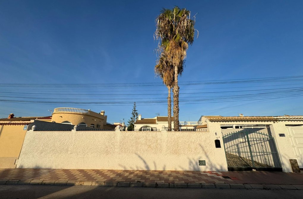 Resale - Villa - Torrevieja - San luis