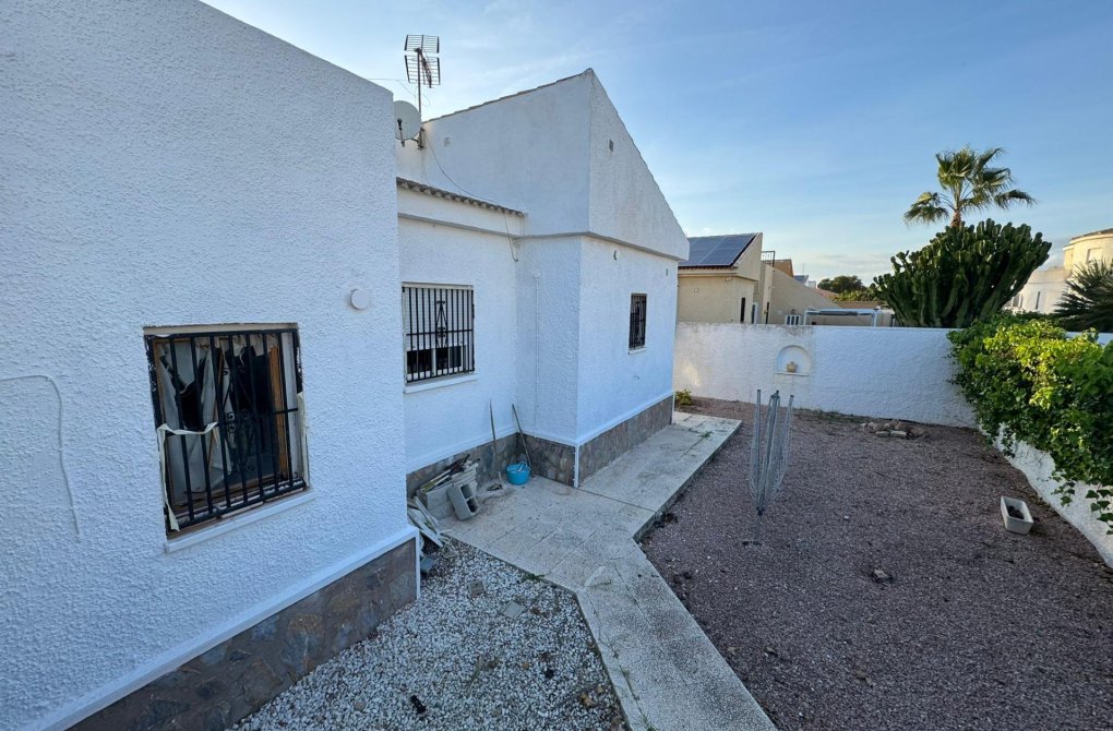 Resale - Villa - Torrevieja - San luis