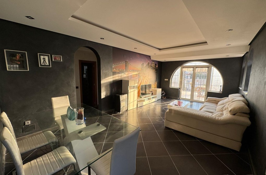 Resale - Villa - Torrevieja - San luis