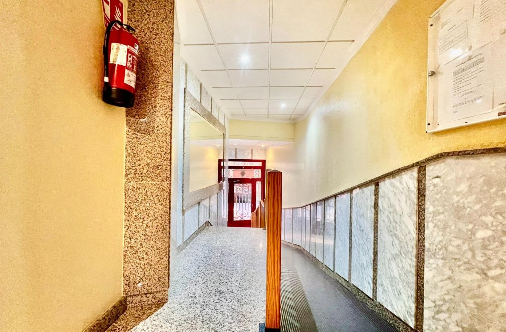 Resale - Apartment - Torrevieja - Playa del cura