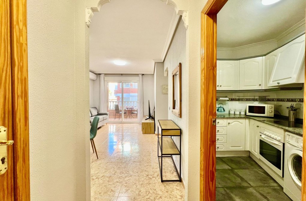 Resale - Apartment - Torrevieja - Playa del cura
