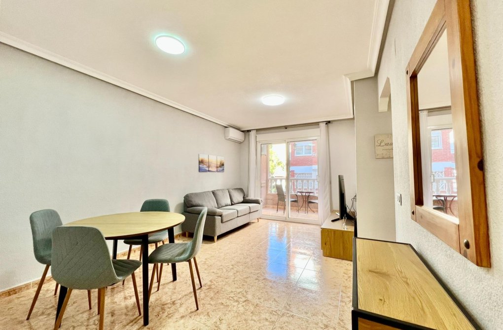 Resale - Apartment - Torrevieja - Playa del cura