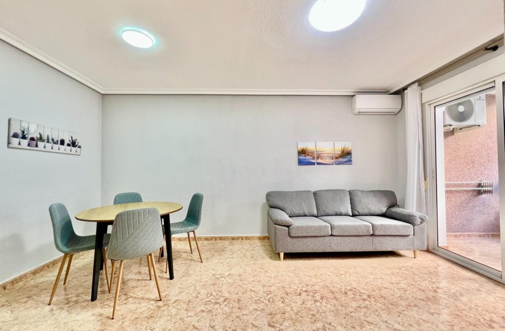 Resale - Apartment - Torrevieja - Playa del cura