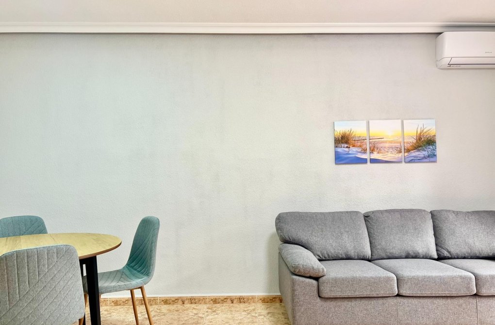 Resale - Apartment - Torrevieja - Playa del cura