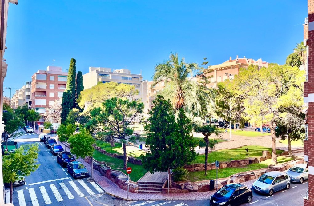 Resale - Apartment - Torrevieja - Playa del cura