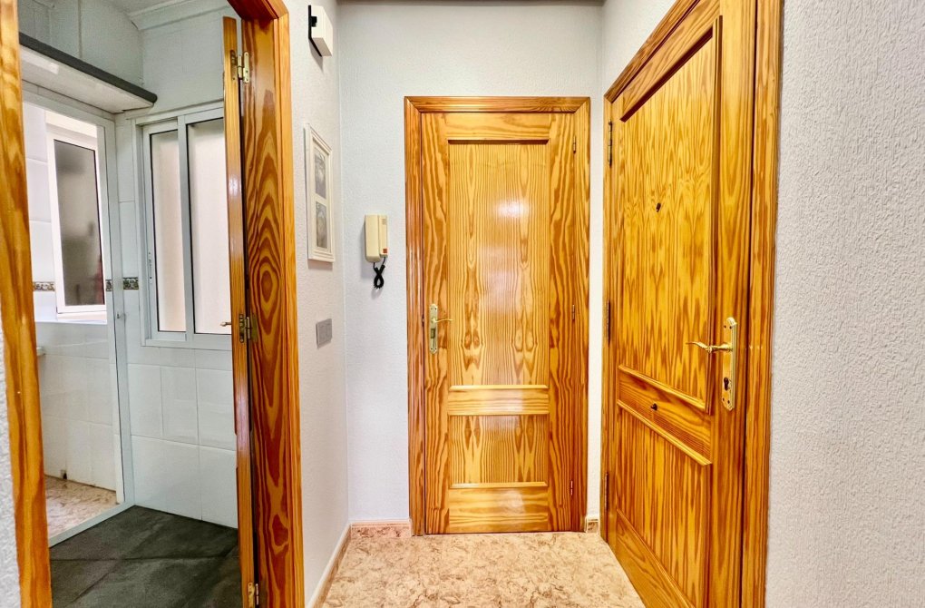 Resale - Apartment - Torrevieja - Playa del cura